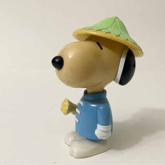 Vintage Snoopy World Tour Taiwan Figure Toy - Picture 6 of 10